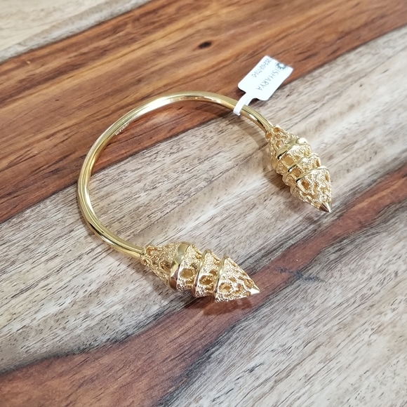 Isharya Filigree Spoke Triple Cone Gold Bracelet - Picture 3 of 13